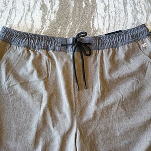 Kenneth Cole Men's TECH Cargo Shorts New Size Large